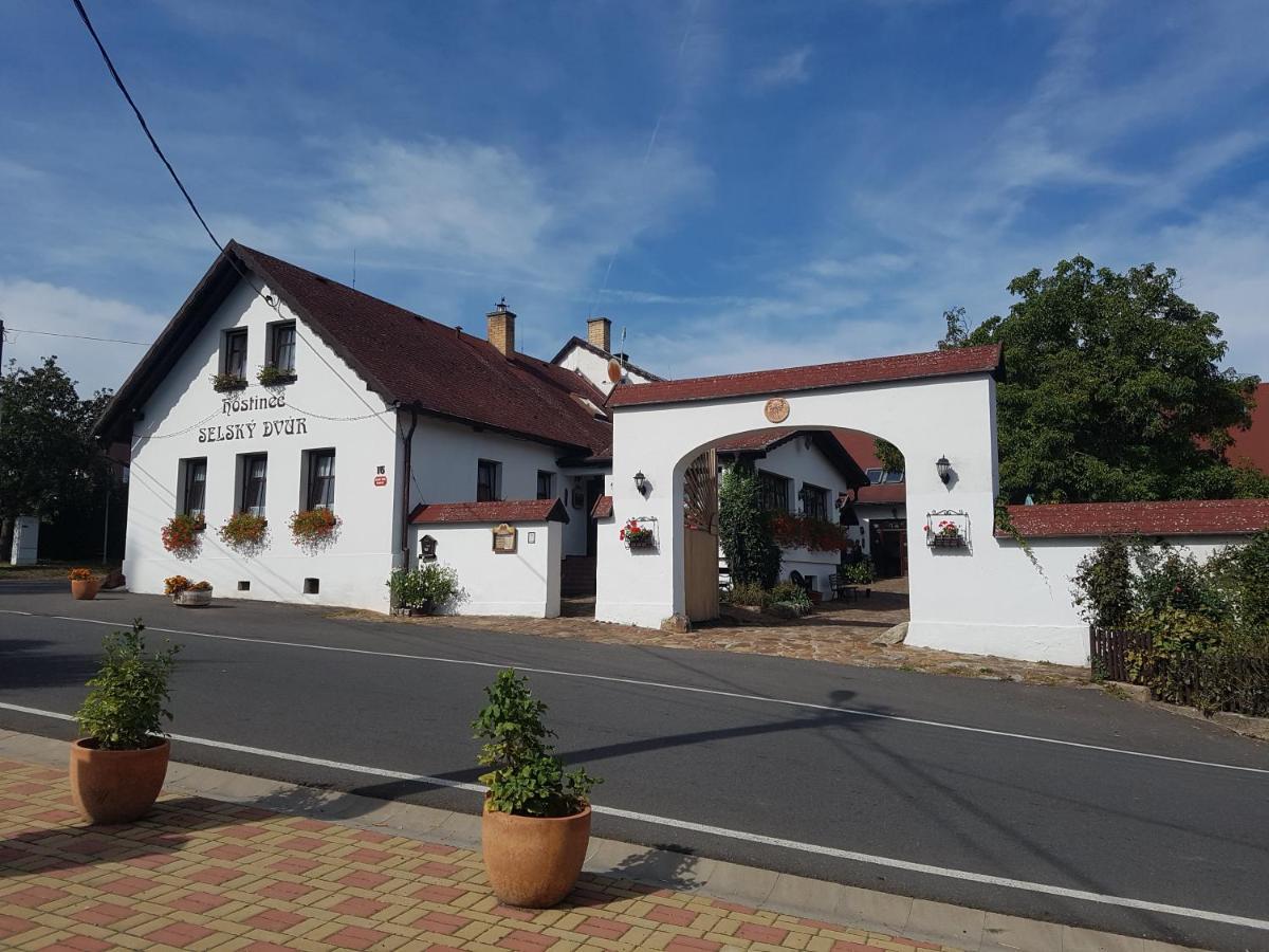 Hostinec Selsky Dvur Zbiroh Exterior photo